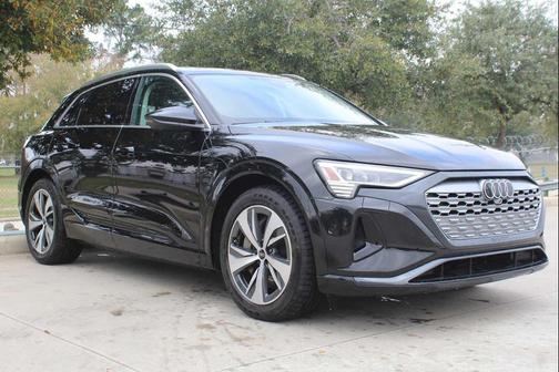 2024 Audi Q8 e-tron Premium Plus