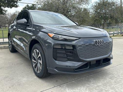 2025 Audi Q6 e-tron Premium quattro
