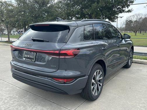 2025 Audi Q6 e-tron Premium quattro