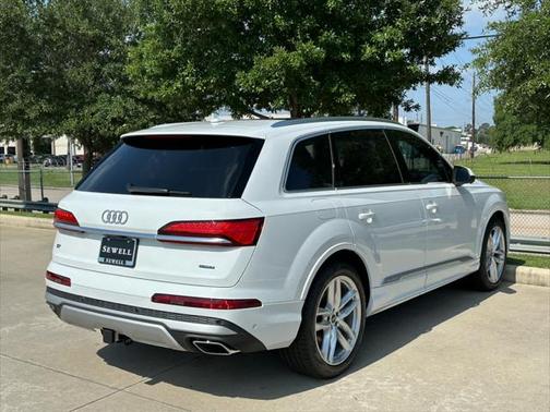 2025 Audi Q7 55 Premium Plus