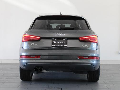 Photo 4 of 27 of 2018 Audi Q3 2.0T Premium