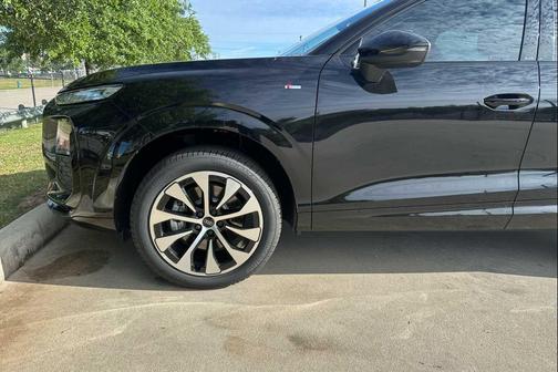 Mythos Black Metallic 2026 Audi Q3 TFSI quattro S tronic