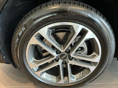 2025 Audi Q5 Premium