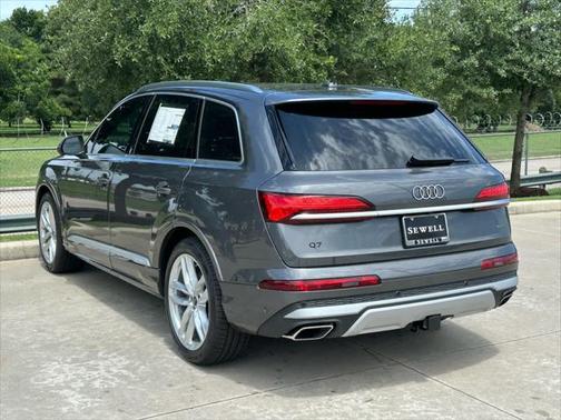 2025 Audi Q7 55 Premium Plus