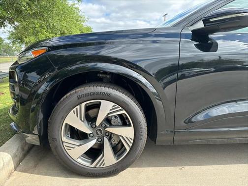 2025 Audi Q6 e-tron Premium Plus quattro