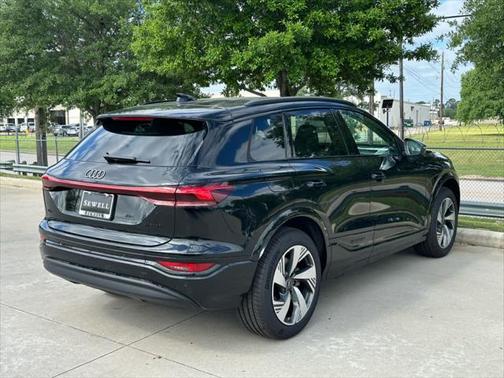 2025 Audi Q6 e-tron Premium Plus quattro