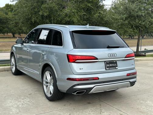 2025 Audi Q7 55 Premium Plus