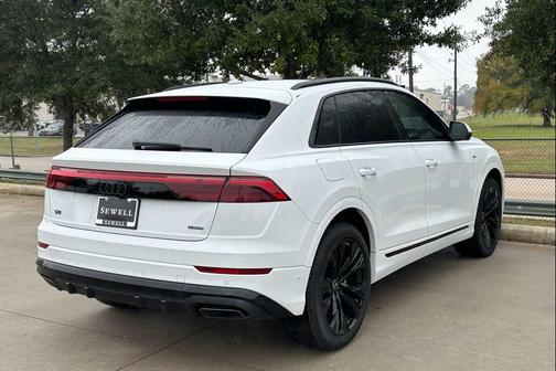 Glacier White Metallic 2026 Audi Q8 55 Premium Plus