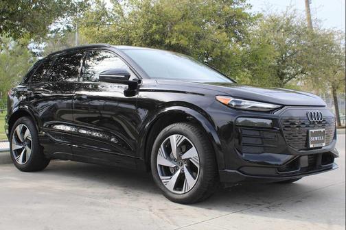 Mythos Black Metallic 2025 Audi Q6 e-tron Premium quattro