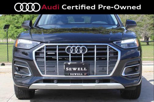 Mythos Black Metallic 2023 Audi Q5 40 Premium