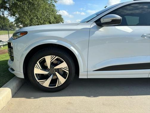 2025 Audi Q6 e-tron Prestige quattro