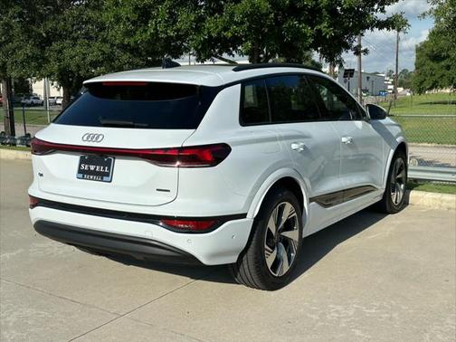 2025 Audi Q6 e-tron Prestige quattro
