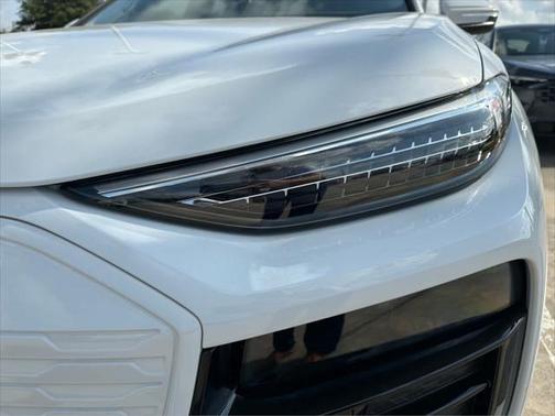 2025 Audi Q6 e-tron Prestige quattro