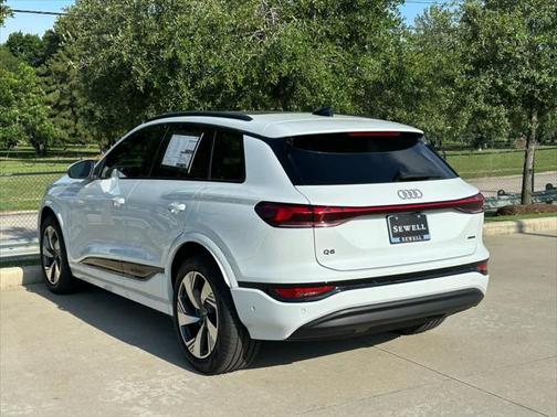 2025 Audi Q6 e-tron Prestige quattro