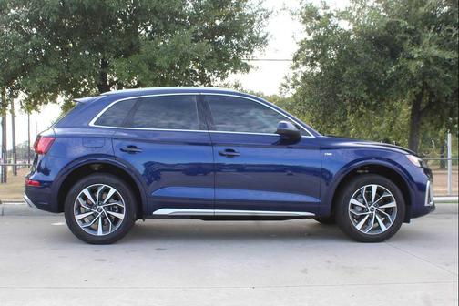 Navarra Blue Metallic 2024 Audi Q5 45 S line Premium Plus