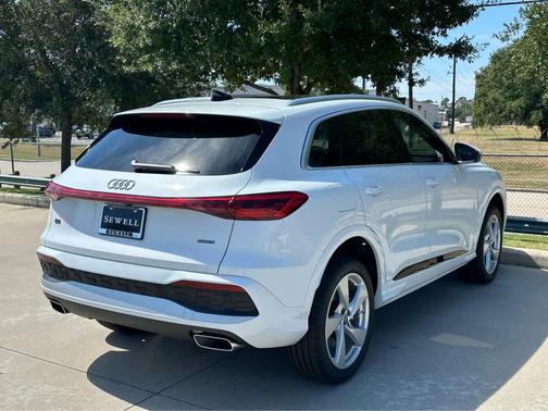 2025 Audi Q5 Premium Plus