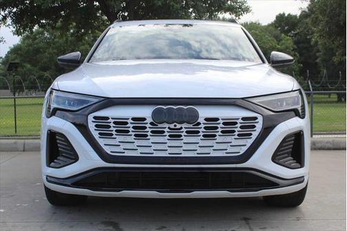 2024 Audi Q8 e-tron Prestige
