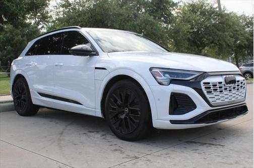 2024 Audi Q8 e-tron Prestige