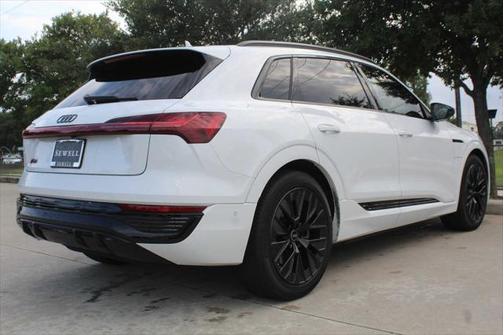 2024 Audi Q8 e-tron Prestige