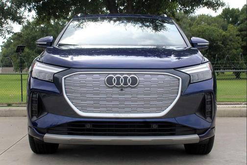 2022 Audi e-tron Premium Plus