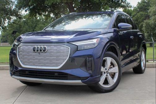 2022 Audi e-tron Premium Plus