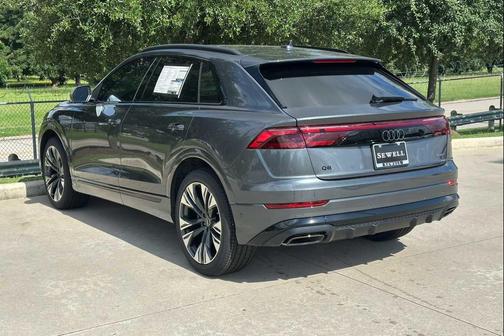 Daytona Gray Pearl Effect 2026 Audi Q8 55 Premium Plus