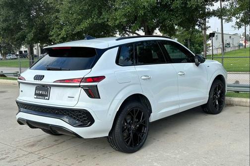 Glacier White Metallic 2026 Audi Q3 TFSI quattro S tronic