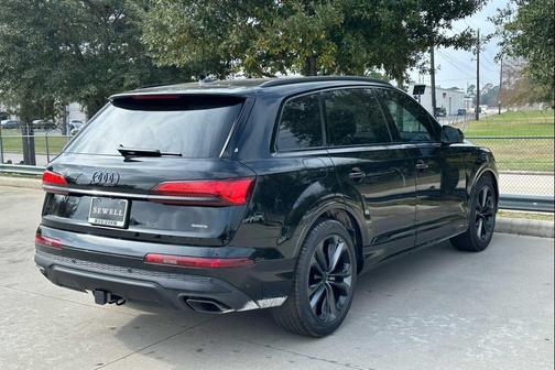 Mythos Black Metallic 2026 Audi Q7 55 Premium Plus