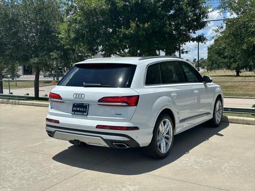 2025 Audi Q7 55 Premium Plus