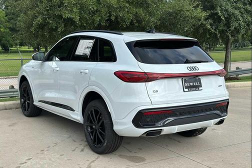 Glacier White Metallic 2026 Audi Q5 Premium Plus TFSI quattro S tronic
