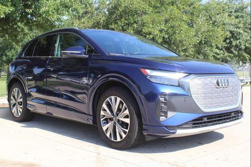 Navarra Blue Metallic 2025 Audi Q4 e-tron Premium 45 RWD