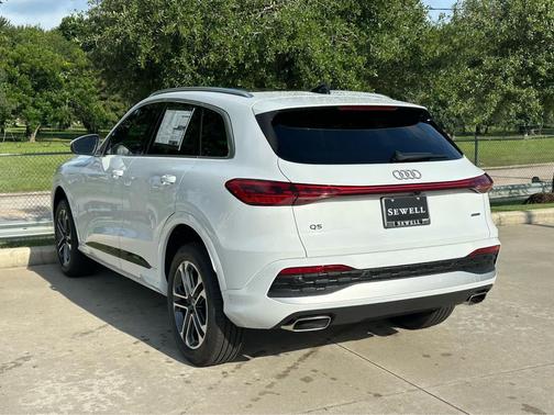 Glacier White Metallic 2025 Audi Q5 Premium Plus TFSI quattro S tronic