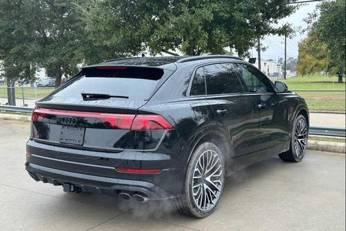 Mythos Black Metallic 2026 Audi SQ8 4.0T Prestige