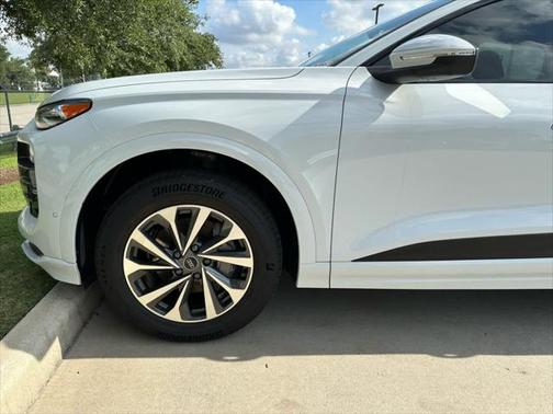 2025 Audi Q6 e-tron Premium quattro