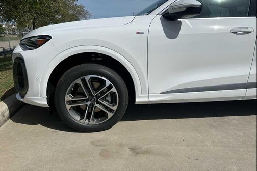 Arkona White 2026 Audi Q5 Sportback Premium TFSI quattro S tronic