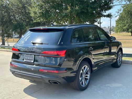 2026 Audi Q7 45 Premium