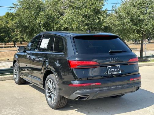 2026 Audi Q7 45 Premium