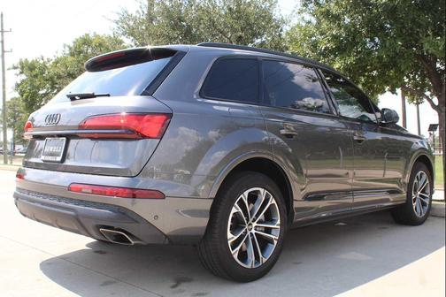 2025 Audi Q7 45 Premium Plus