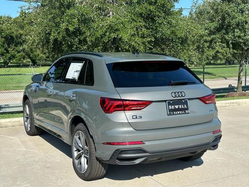 2025 Audi Q3 Premium 45 TFSI S line quattro Tiptronic