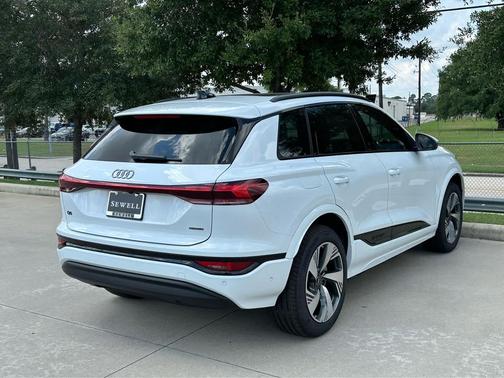 2025 Audi Q6 e-tron Premium Plus quattro