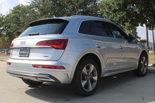 2022 Audi Q5 40 Premium Plus
