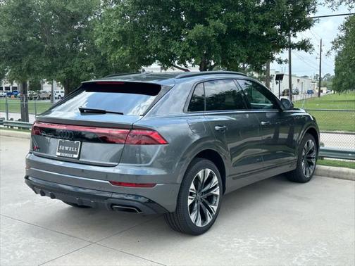 2025 Audi Q8 55 Premium Plus