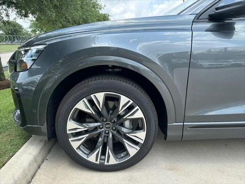 2025 Audi Q8 55 Premium Plus