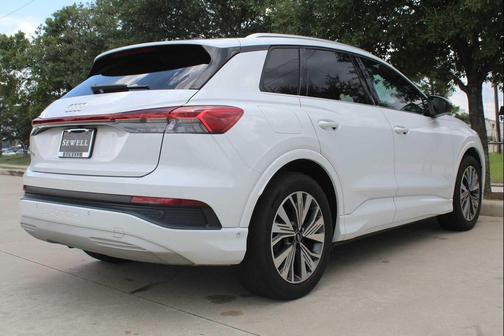 Glacier White Metallic 2023 Audi Q4 e-tron Premium Plus 40 RWD