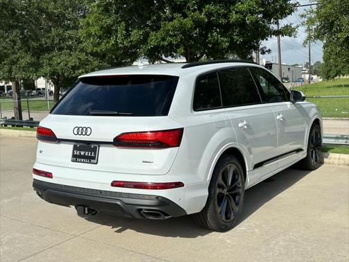 2025 Audi Q7 55 Premium Plus