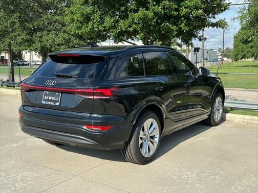 2025 Audi Q6 e-tron Premium Plus