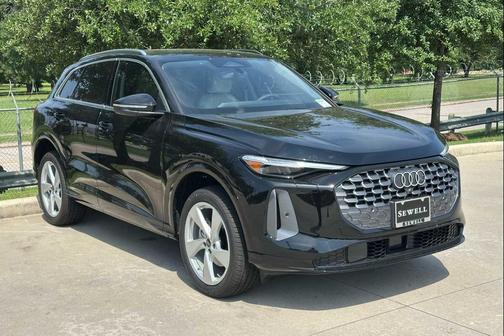Mythos Black Metallic 2026 Audi Q5 Premium Plus TFSI quattro S tronic