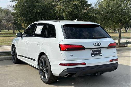 Glacier White Metallic 2026 Audi Q7 55 Premium Plus