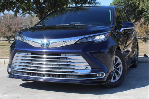 2021 Toyota Sienna XLE 8 Passenger