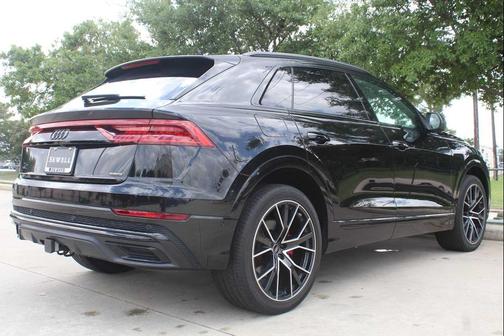 Mythos Black Metallic 2023 Audi Q8 55 Premium Plus